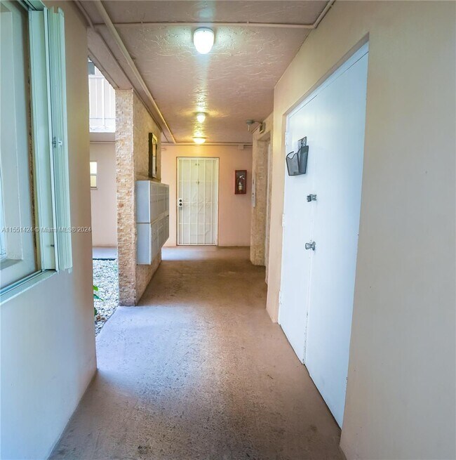 Foto del edificio - 9481 Evergreen Pl