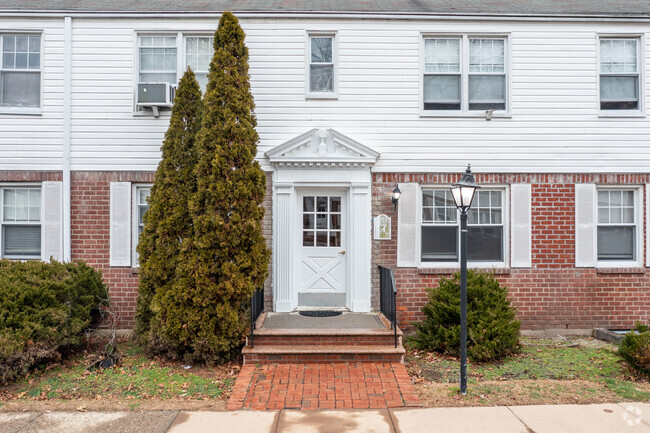 Building Photo - Manor At Mt. Kisco