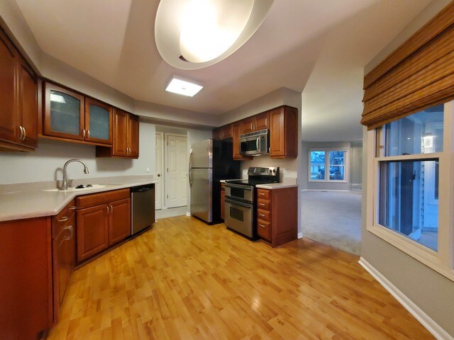 Foto del edificio - 325 Satinwood Ct S