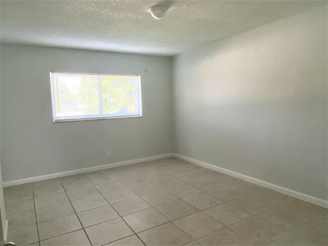 Foto del edificio - 853 SE 4th Ct