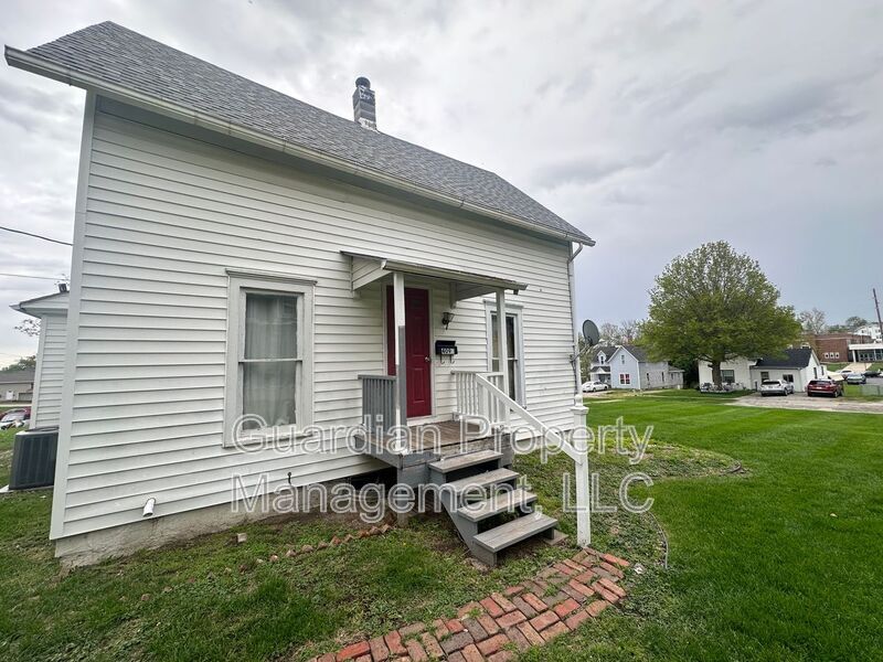 Primary Photo - 409.5 E 3rd St