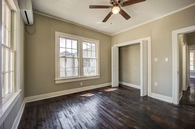 Building Photo - Freshly Updated 3 Bedroom Home