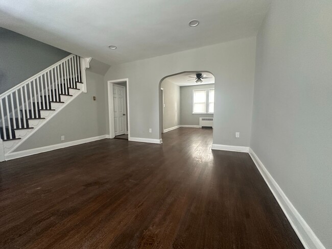 Building Photo - Three Bedroom home in baltimore