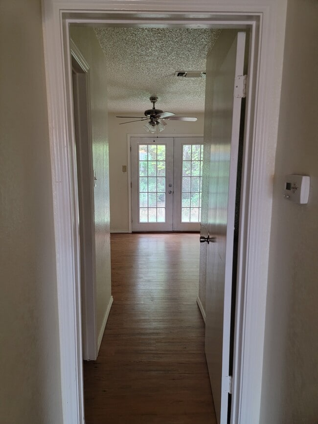 Building Photo - 1321 Quail Trl