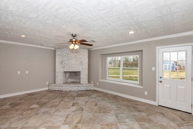 Building Photo - 202 Pinevale Way