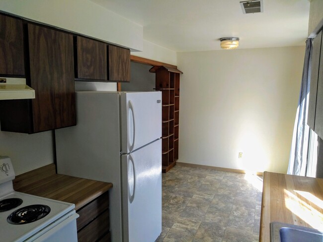 Kitchen/ dining - 1319 Myrtle Avenue