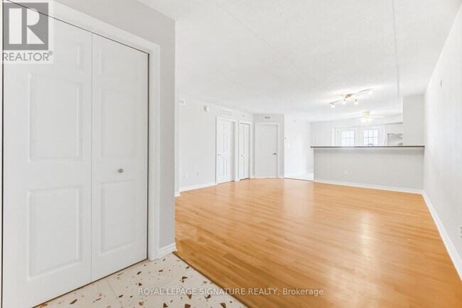 Photo du bâtiment - 1479 Maple Ave