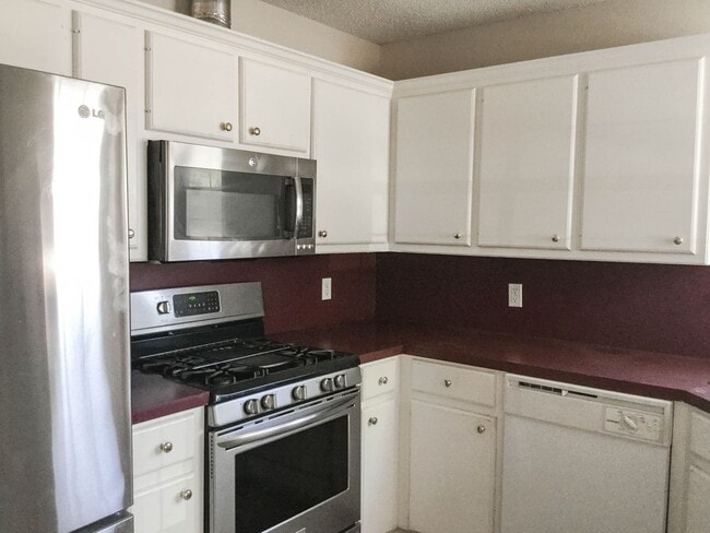 Building Photo - Relaxation in Every Corner