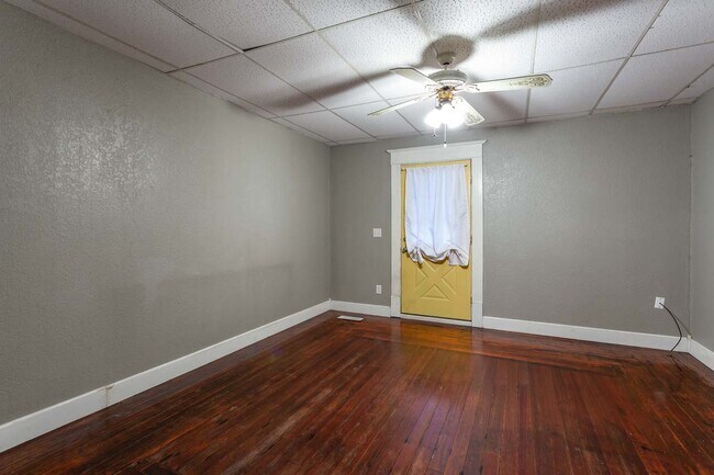 Building Photo - 1555 S Wichita St