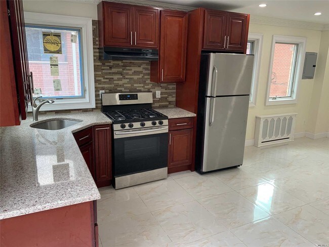 Foto del edificio - 99-27 63rd Rd