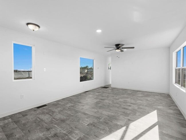 Building Photo - 1424 Rd 5708