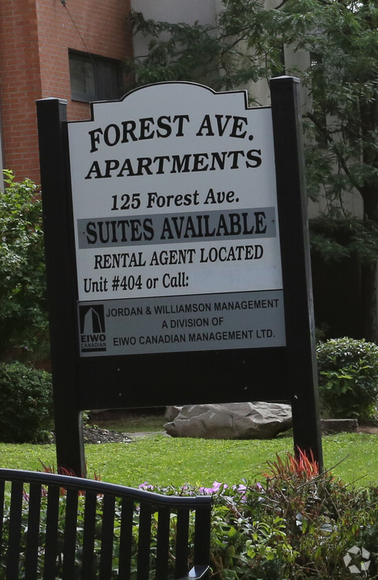 Photo du bâtiment - Forest Ave Apartments