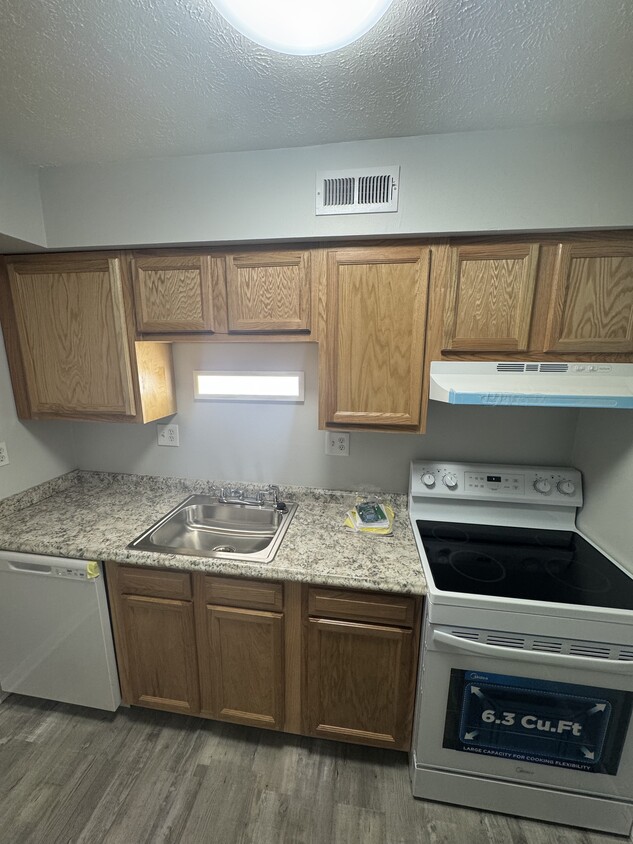 Foto principal - 3891-3893 Bennett Rd