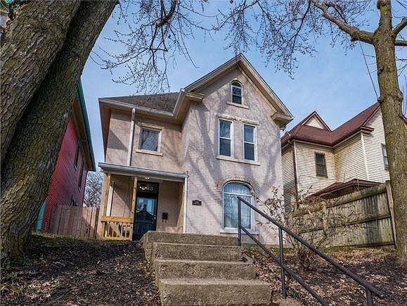 Primary Photo - 1383 Summit St