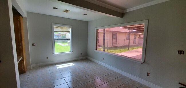Building Photo - 7308 La Paseo St