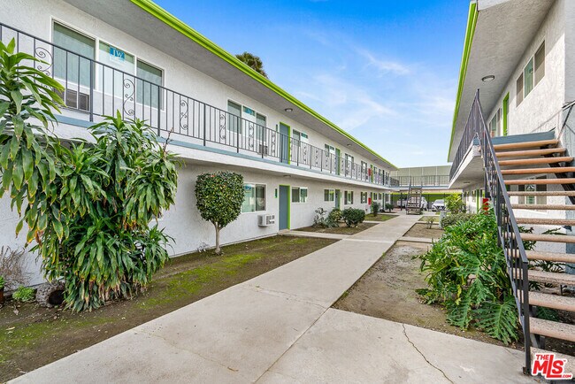 Foto del edificio - 5700 Ackerfield Ave
