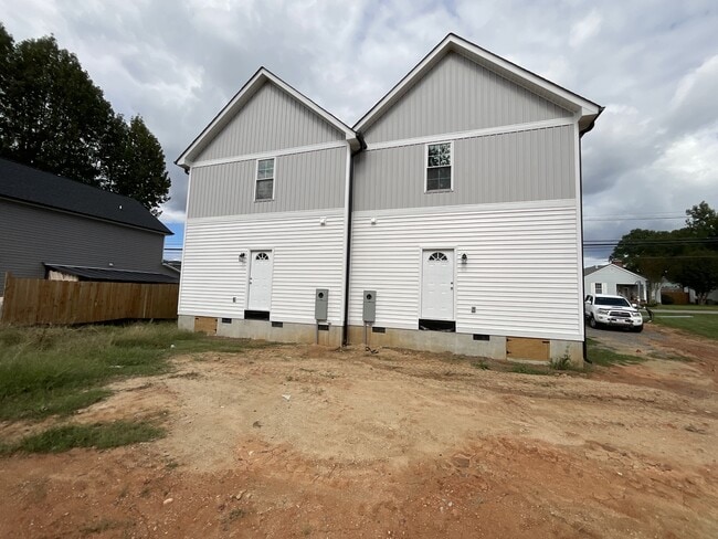 Building Photo - 1015 W C St