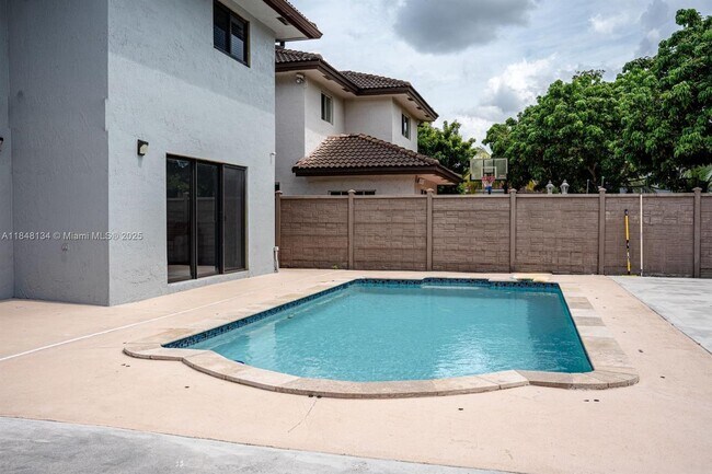 Foto del edificio - 16710 SW 140th Ave