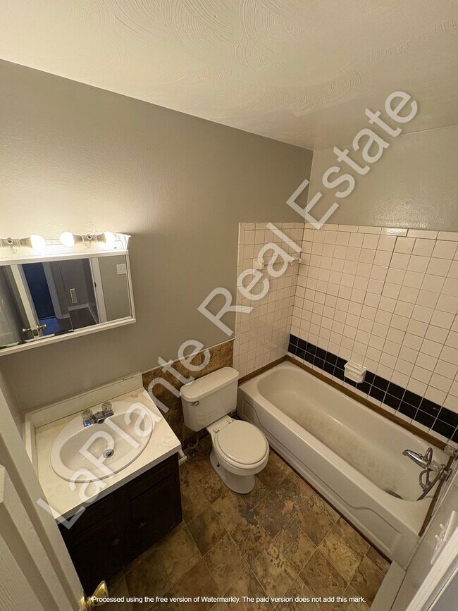 Foto del edificio - 1622 Milburn Ave