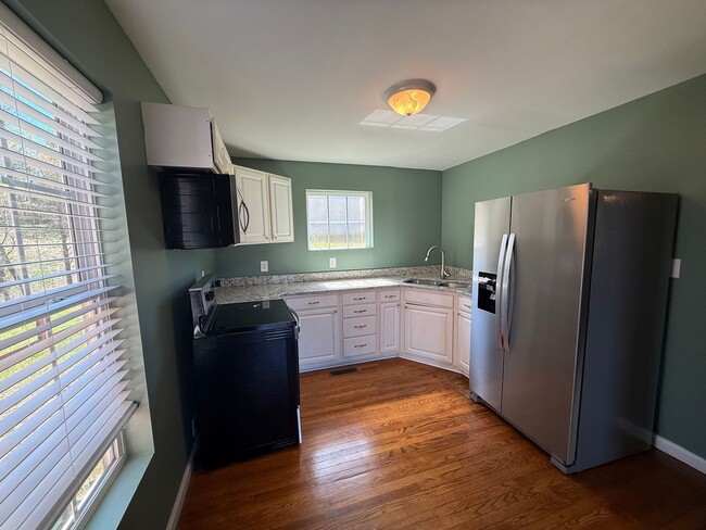 Building Photo - FOR RENT YADKINVILLE