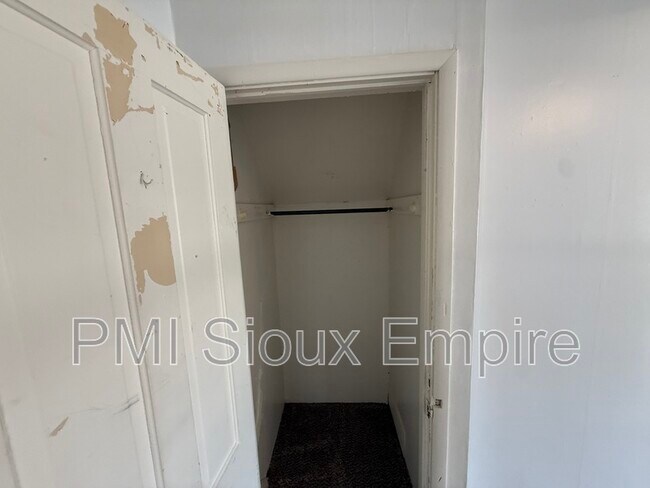 Foto del edificio - 734 W 10th St