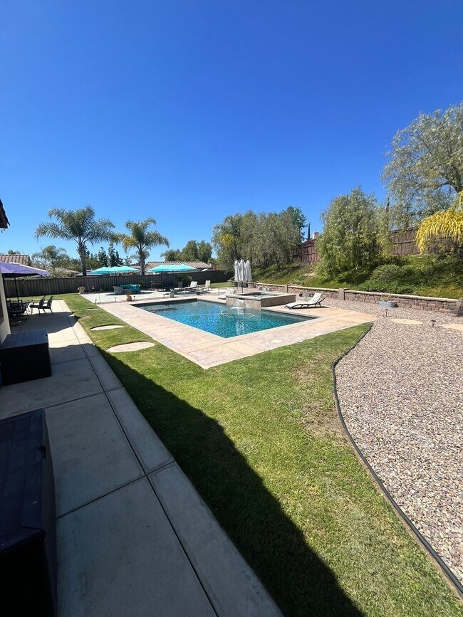 Building Photo - Fully?Furnished 4?Bed?|?3?Bath Pool Home i...