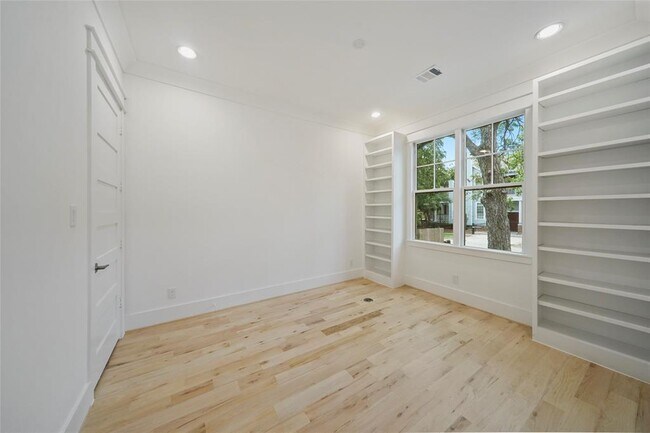 Foto del edificio - 914 Waverly St