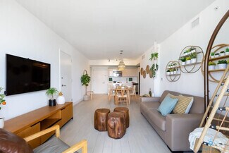 Building Photo - 2602 E Hallandale Beach Blvd