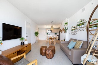 Building Photo - 2602 E Hallandale Beach Blvd