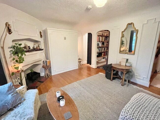 Building Photo - Art Deco Corner Unit