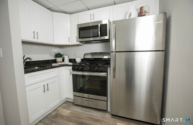 Building Photo - 225 Lordship Blvd
