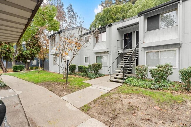 Building Photo - 3591 Quail Lakes Dr