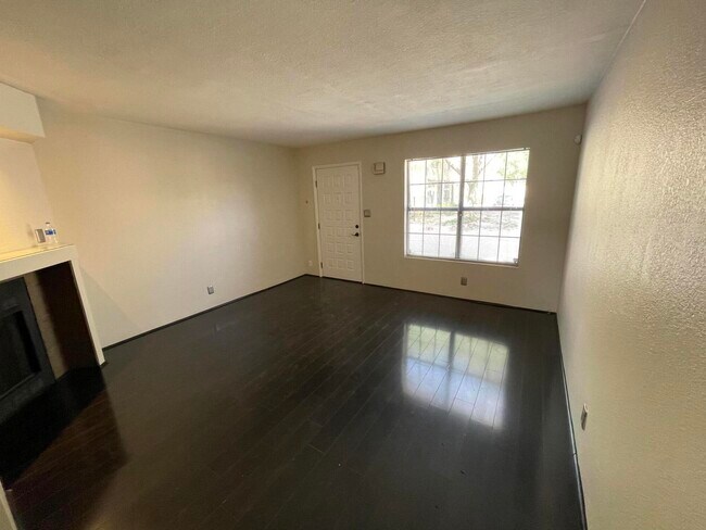 Foto del edificio - 3301 Monroe St NE