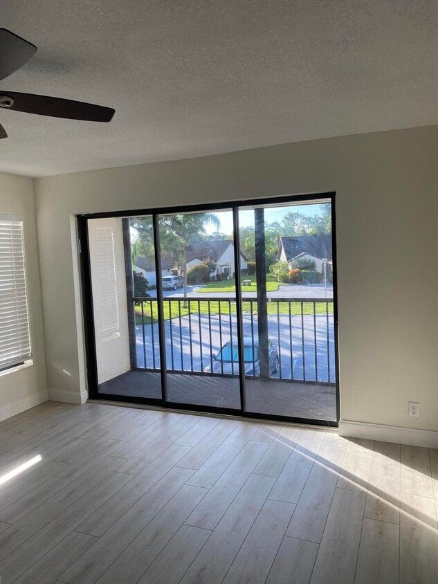 Building Photo - 1455 SW Silver Pine Way