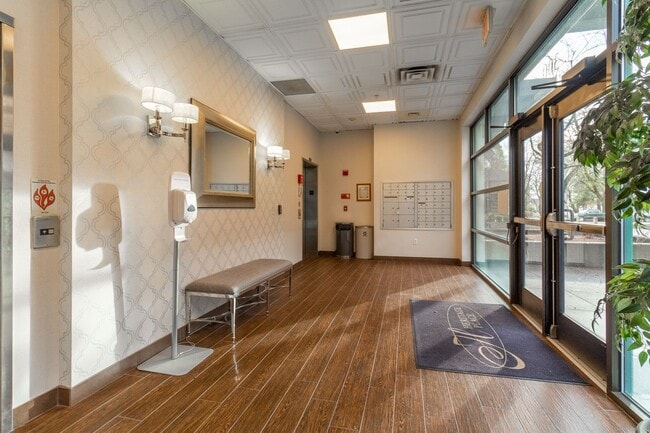 Building Photo - Beautiful 1 bedroom 1 bathroom apartment d...
