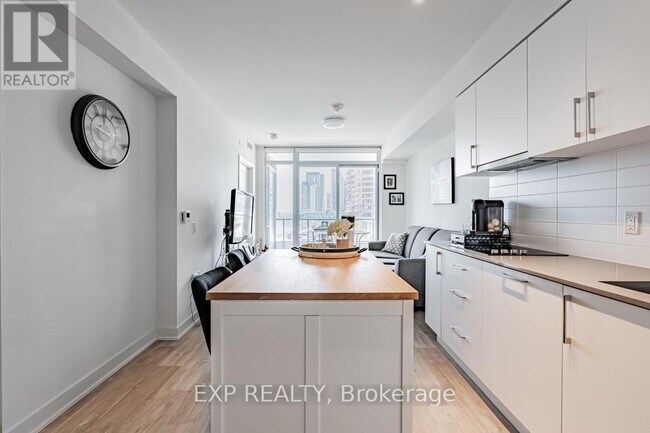 Photo du bâtiment - 27 Bathurst St