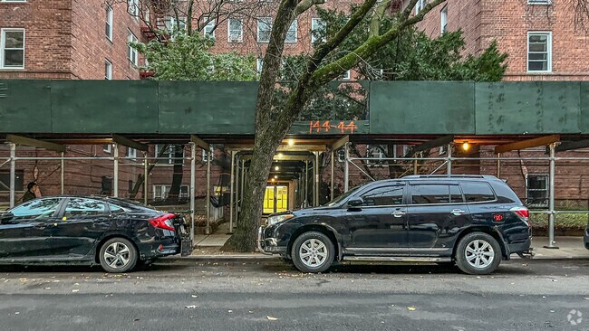 Building Entrance - Birchwood Apartments