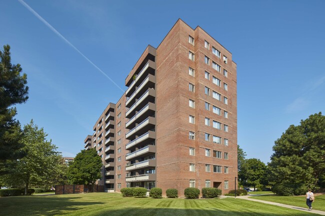 Photo du bâtiment - Richmond Hill Apartments