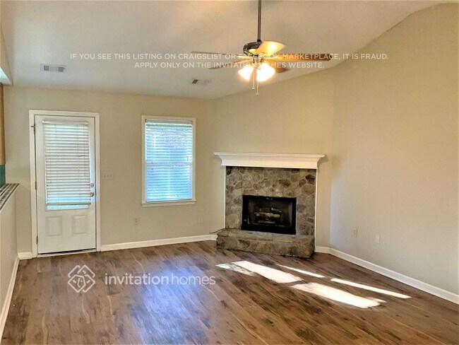 Foto del edificio - 825 Rambling Rose Ct NW