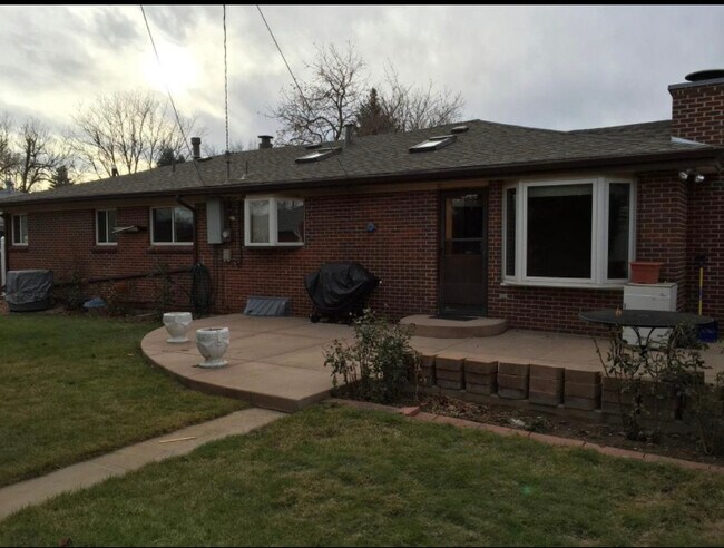 Foto del edificio - 6038 Quail Ct