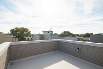 Building Photo - 1910 Monument St