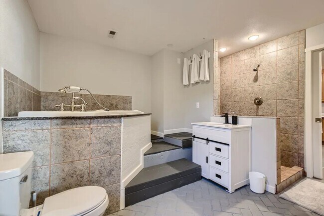 Foto del edificio - $0 DEPOSIT OPTION. 2BED/1BATH BERKLEY NEIGHBORHOOD HOME!