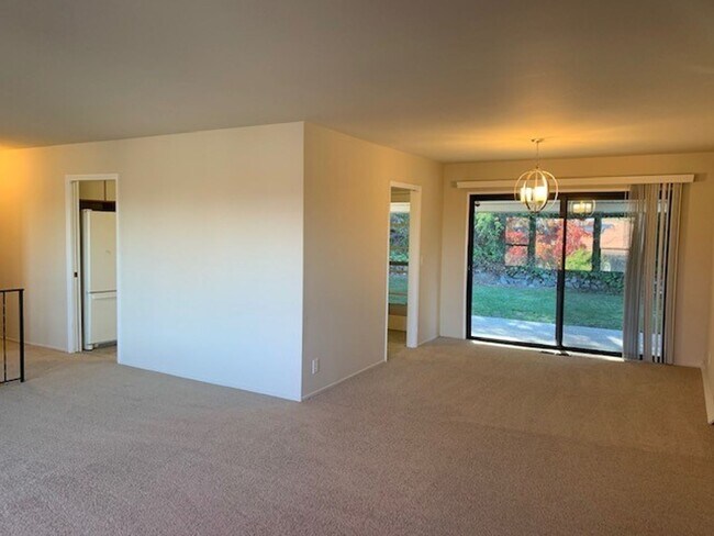 Foto del edificio - Spacious home in the hills of Redwood City
