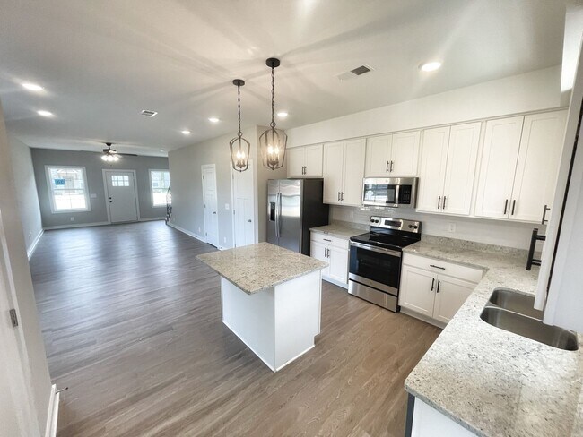 Foto del edificio - Adorable Single Family Town Home with Modern Finishes