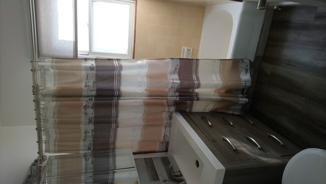 BATHROOM - 738 Hill St