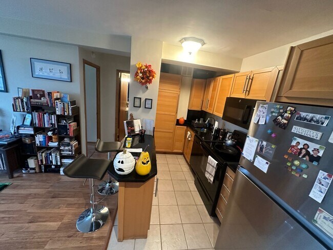 Foto del edificio - 4180 N Marine Dr
