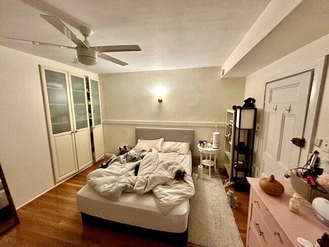 Building Photo - 2 W Hill Pl