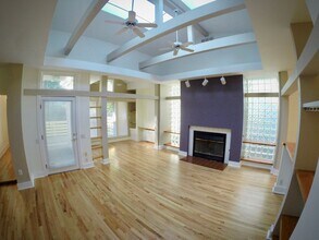 Building Photo - 5444 Claybourne St