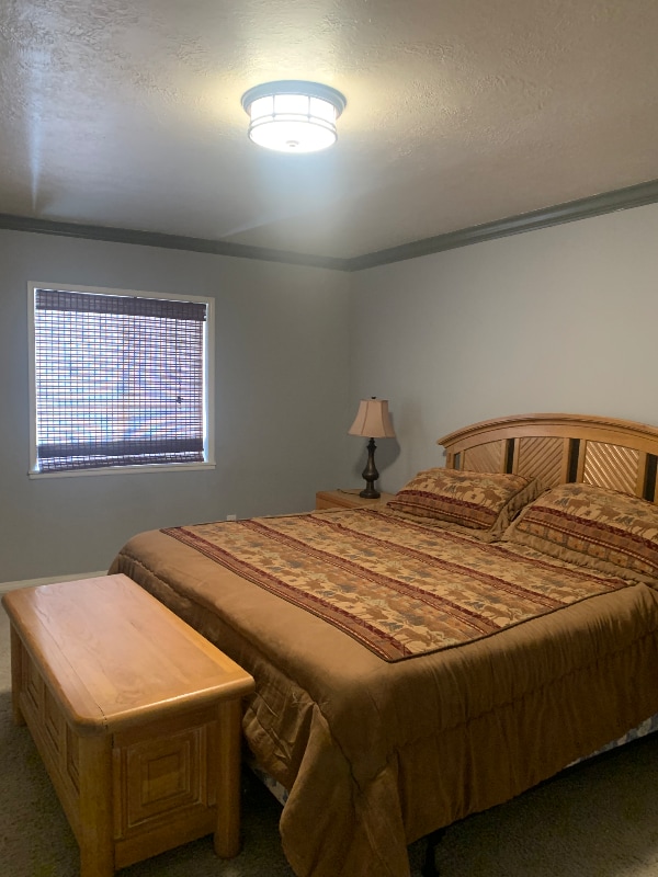 Primary Photo - 1249 W Apache Ln