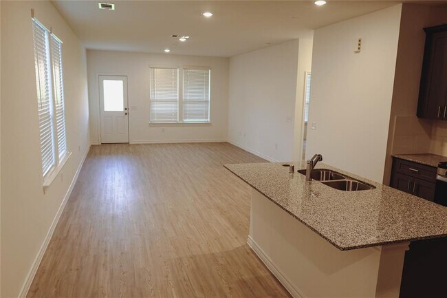 Foto del edificio - 15182 Canyon Rapids Rd